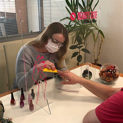 Настольный переносной защитный экран на опорах из акрила - фото 4759